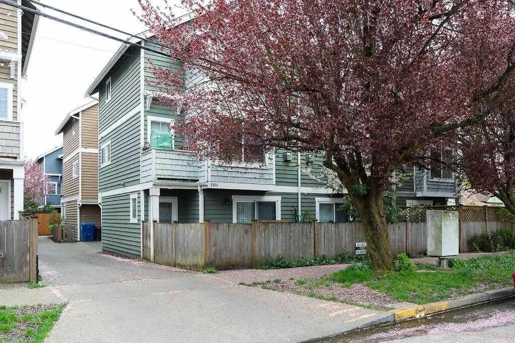Snug Suite Near Greenlake! Seattle Apartment